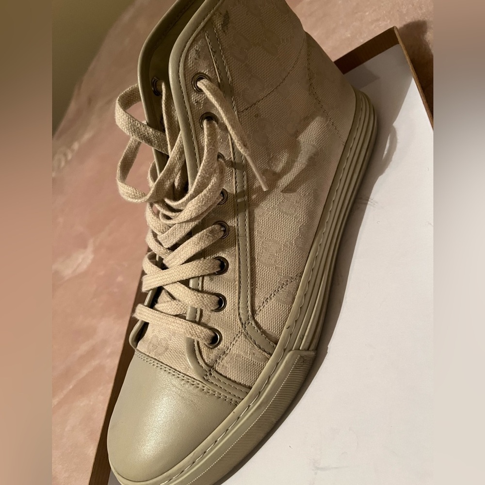 High Top - Picture 2 of 2